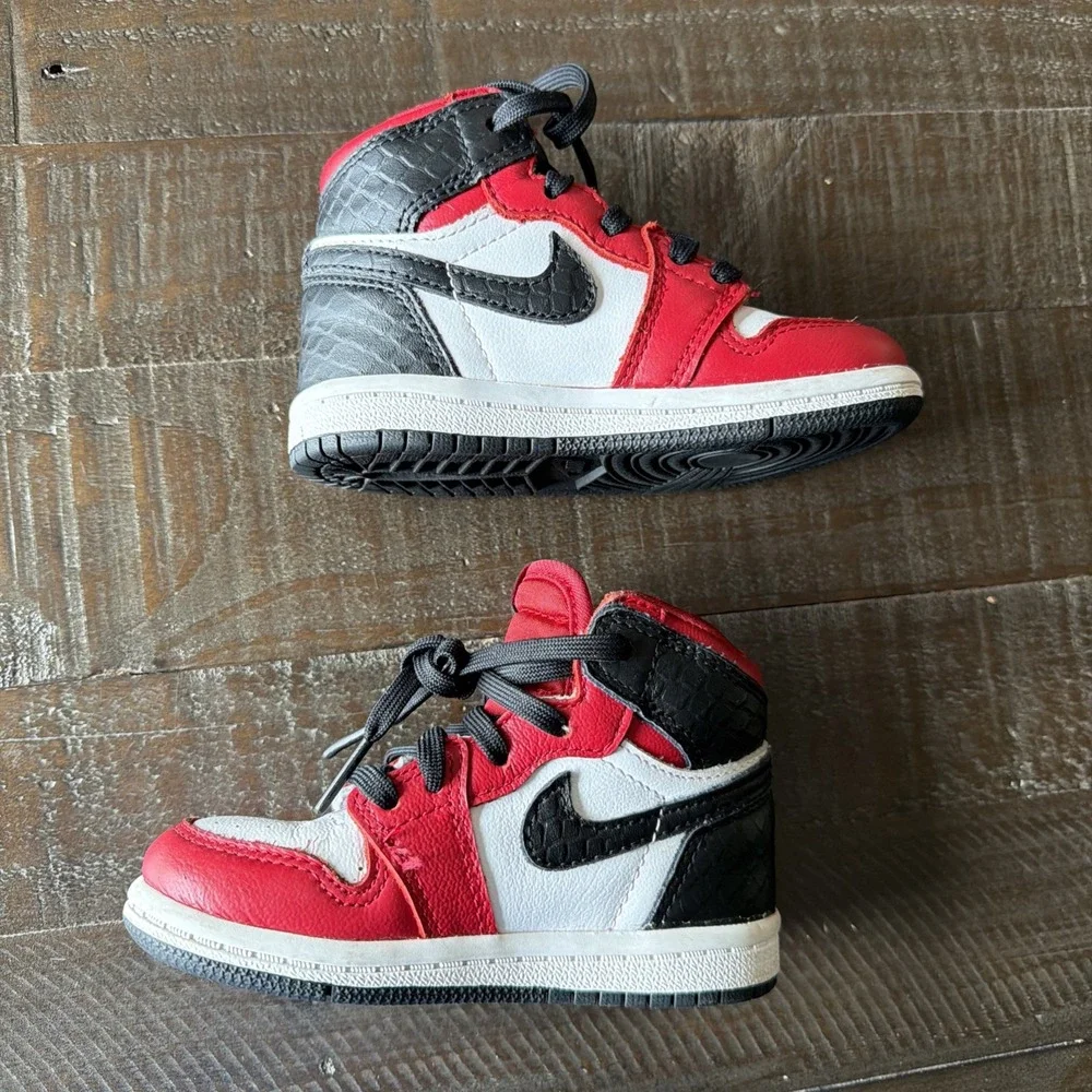 Nike Air Jordan 1 Mid Unisex Kids Leather Mid-Top Sneakers Red/White/Black 7 C